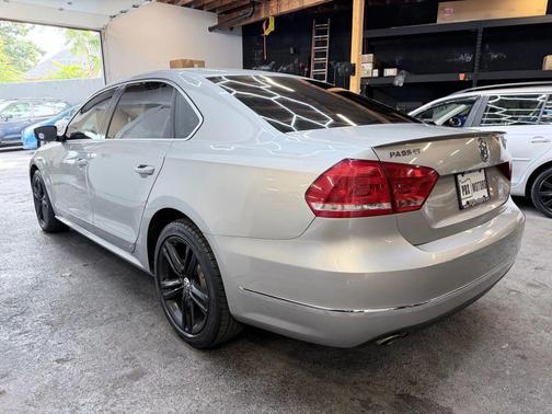 2013 Volkswagen Passat 2.0 TDI SE w/ Sunroof