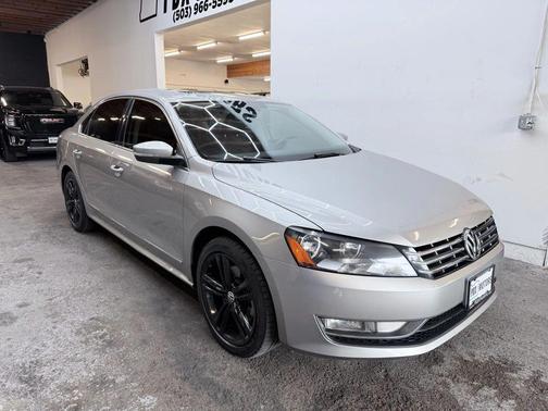 2013 Volkswagen Passat 2.0 TDI SE w/ Sunroof