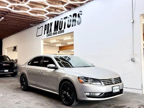 2013 Volkswagen Passat 2.0 TDI SE w/ Sunroof