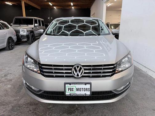 2013 Volkswagen Passat 2.0 TDI SE w/ Sunroof