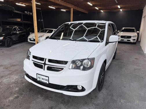 White Knuckle Clearcoat 2019 Dodge Grand Caravan GT