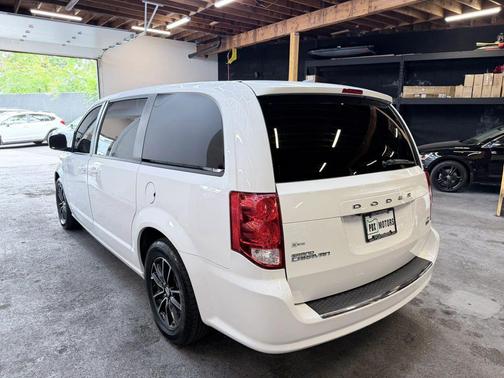 White Knuckle Clearcoat 2019 Dodge Grand Caravan GT
