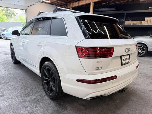 White 2017 Audi Q7 3.0T Premium