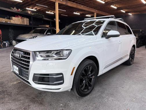 White 2017 Audi Q7 3.0T Premium