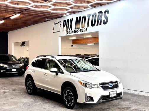 Crystal White Pearl 2017 Subaru Crosstrek 2.0i Premium