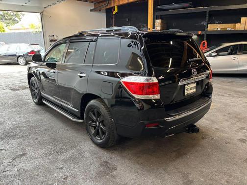 Black 2012 Toyota Highlander SE
