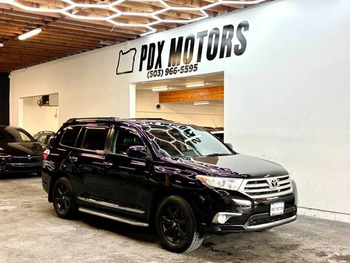 Black 2012 Toyota Highlander SE