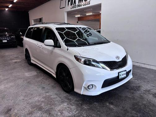Super White 2011 Toyota Sienna SE