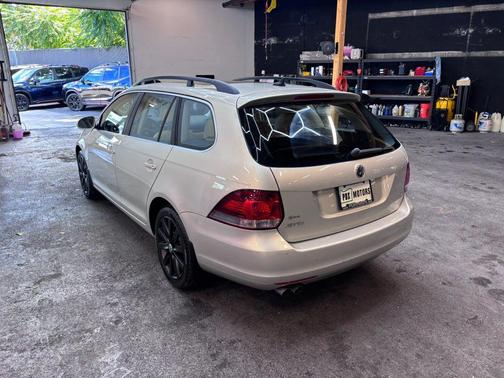 Gold 2011 Volkswagen Jetta SportWagen TDI