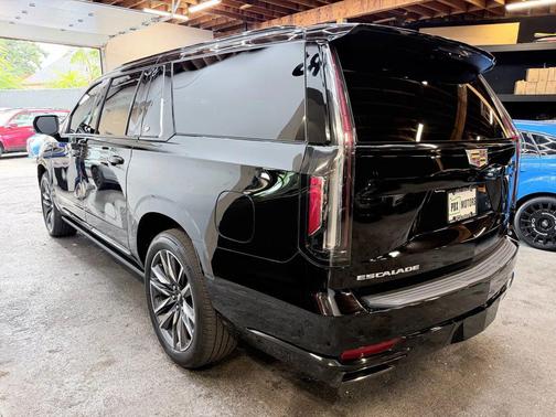 2022 Cadillac Escalade ESV Sport Platinum