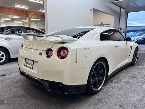 2015 Nissan GT-R Premium