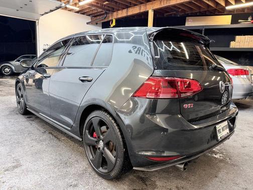 2016 Volkswagen Golf GTI 2.0T SE 4-Door