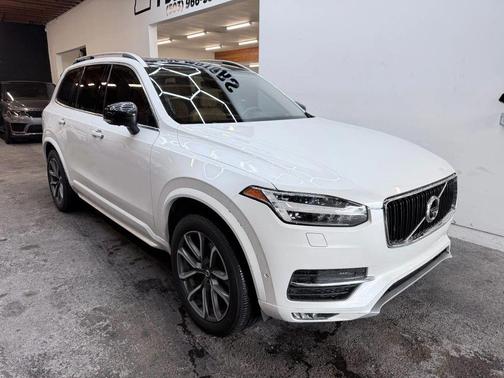 2016 Volvo XC90 T6 Momentum