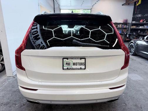 2016 Volvo XC90 T6 Momentum