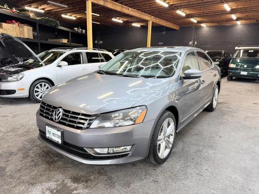 Platinum Gray Metallic 2014 Volkswagen Passat 2.0L TDI DSG SEL Premium