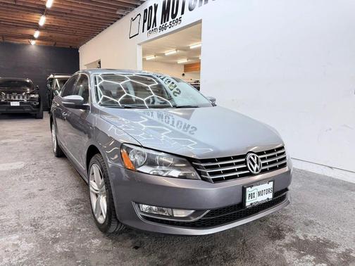 Platinum Gray Metallic 2014 Volkswagen Passat 2.0L TDI DSG SEL Premium