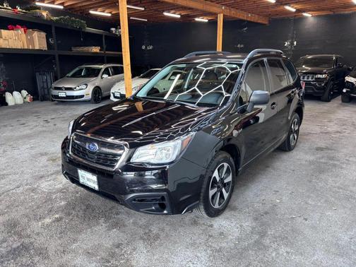 Crystal Black Silica 2018 Subaru Forester 2.5i