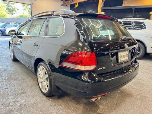 2014 Volkswagen Jetta SportWagen Manual TDI w/Sunroof