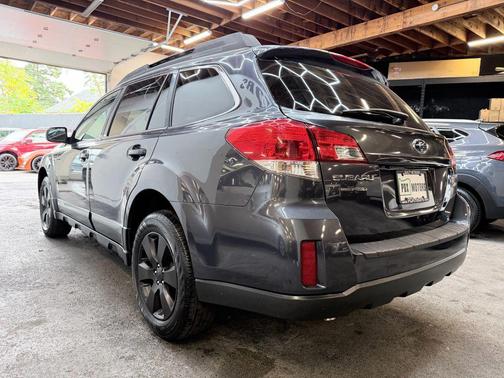 2011 Subaru Outback 3.6 R Limited