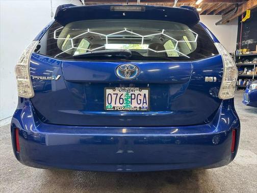 2013 Toyota Prius v Five