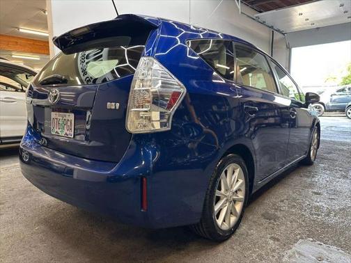 2013 Toyota Prius v Five