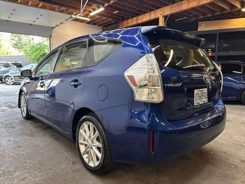 2013 Toyota Prius v Five