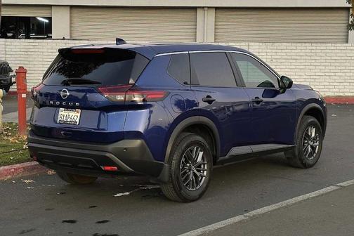 Photo 4 of 24 of 2021 Nissan Rogue S