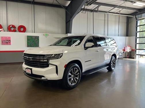 2023 Chevrolet Suburban LT