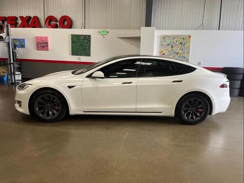 2020 Tesla Model S Performance