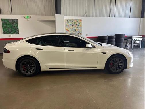 2020 Tesla Model S Performance