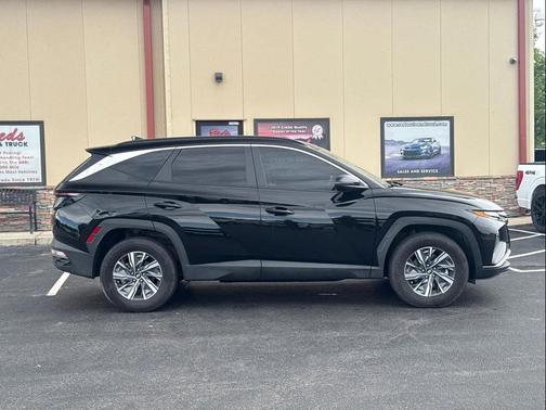 Phantom Black 2023 Hyundai TUCSON Hybrid Blue