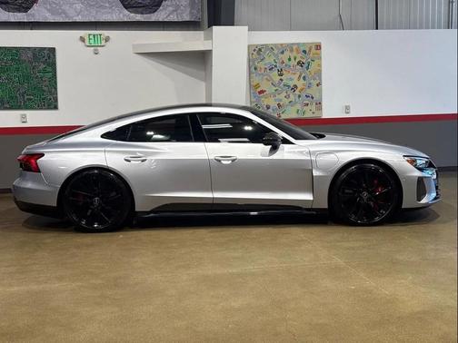 Florett Silver Metallic 2022 Audi RS e-tron GT quattro