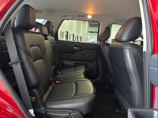 2023 Nissan Pathfinder SL 4WD