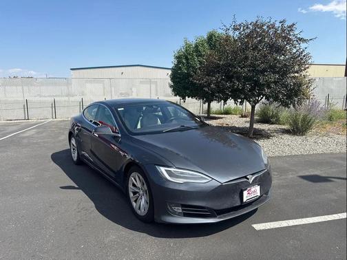 2016 Tesla Model S 90D
