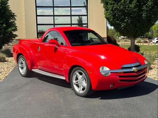 Red 2005 Chevrolet SSR