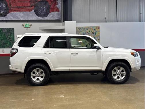 Super White 2016 Toyota 4Runner SR5
