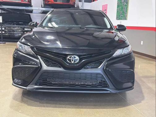 Midnight Black Metallic 2021 Toyota Camry SE