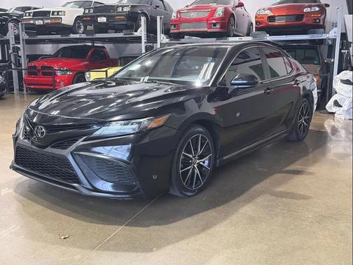 Midnight Black Metallic 2021 Toyota Camry SE