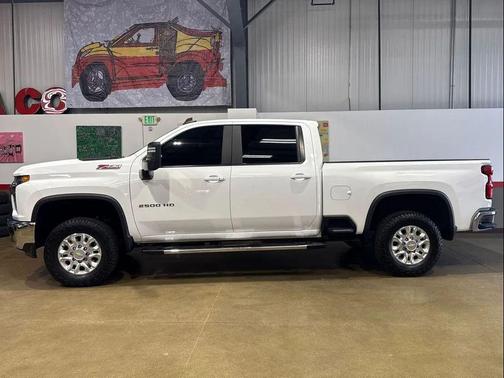 White Pearl Metallic Tricoat 2023 Chevrolet Silverado 2500 LT