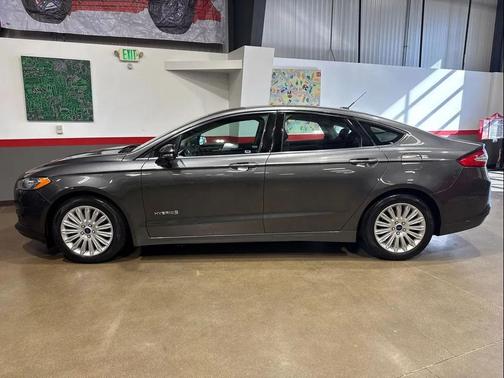 2016 Ford Fusion Hybrid SE