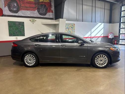 2016 Ford Fusion Hybrid SE