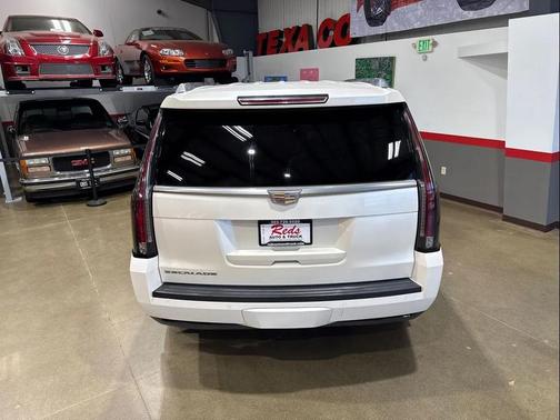 2015 Cadillac Escalade Luxury