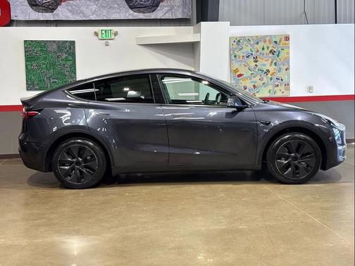 2025 Tesla Model Y Long Range Dual Motor Rear-Wheel Drive