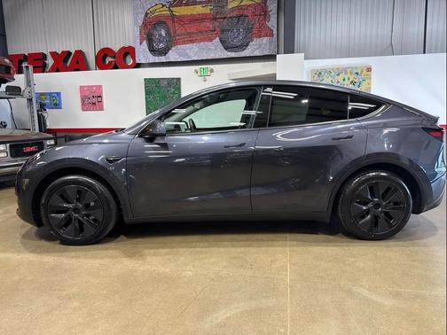 2025 Tesla Model Y Long Range Dual Motor Rear-Wheel Drive