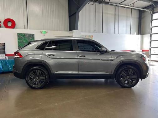 2020 Volkswagen Atlas Cross Sport 3.6L V6 SE w/Technology R-Line