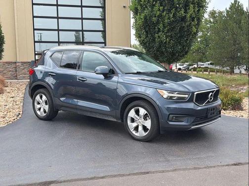 Denim Blue Metallic 2021 Volvo XC40 T5 Momentum