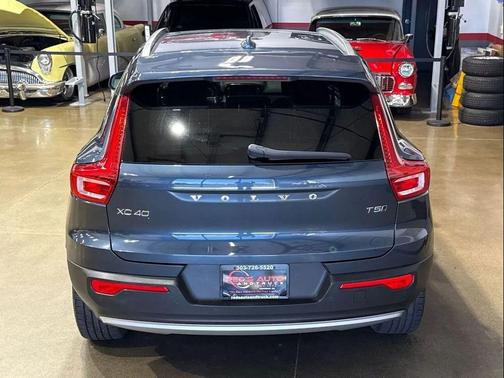 Denim Blue Metallic 2021 Volvo XC40 T5 Momentum