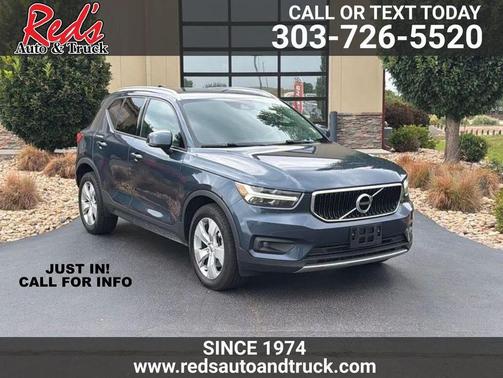 Denim Blue Metallic 2021 Volvo XC40 T5 Momentum