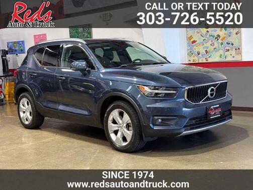 Denim Blue Metallic 2021 Volvo XC40 T5 Momentum
