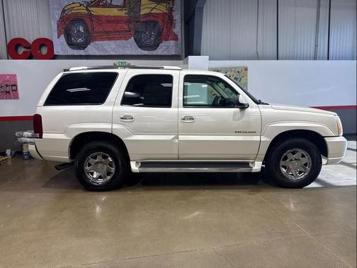2005 Cadillac Escalade Base
